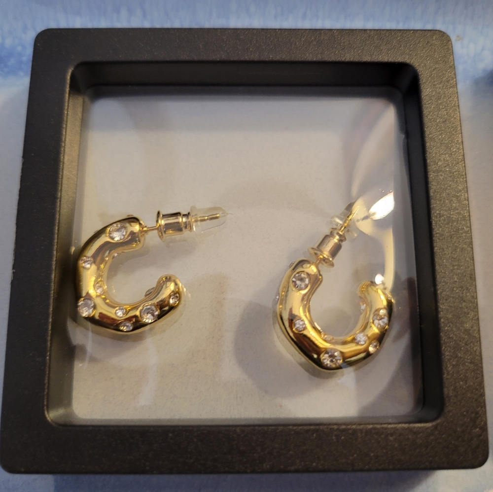 NWT gold chunky pierced earrings with crystal accent